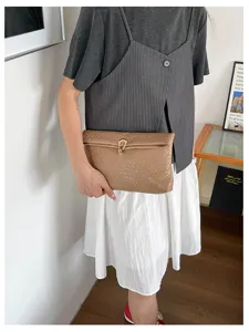 Gevlochten envelop clutch tas voor dames, minimalistische metalen gesp handtas, stijlvolle tas.