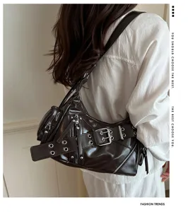 Retro Motorrad Umhängetasche, PU Leder Achsel Knödel Handtasche mit Metall Schnallen.