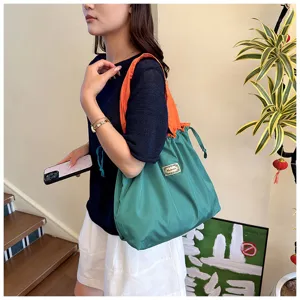 Groene en oranje drawstring opvouwbare boodschappentas, casual woon-werk schoudertas detail.