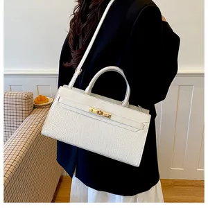 Elegante weiße Handtasche mit Krokoprägung, schicke Schulter- und Umhängetasche für Damen.