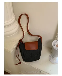 Bolso bandolera de mezclilla con ribete de cuero marrón, elegante bolso hobo para mujer de uso