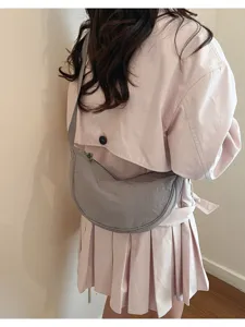 Borsa a tracolla mezza luna in tela grigia, borsa sportiva casual da spalla per donna.