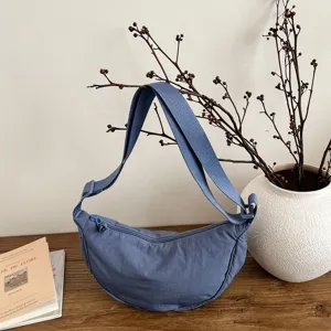 Borsa a tracolla a mezzaluna in nylon blu casual, elegante borsa dumpling per l'uso quotidiano.
