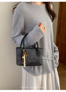 Koreatiki styli malako dermatino mini tsanta me omorfes xantres apo xylo gia gynaikes.