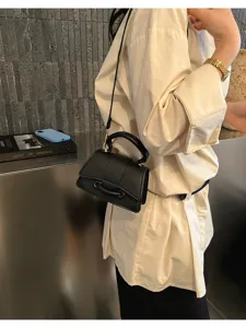 Σικ μαύρη μίνι τσάντα ώμου χιαστί handbag μινιμαλιστικό design για καθημερινή χρήση