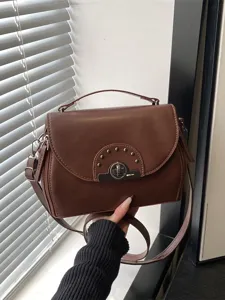 Sac Bandouliere en Cuir PU pour Femme Vintage Petit Sac Carre Epaule Sac a Main Casual Quotidien avec Serrure Metal Rivet
