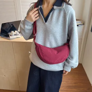 Borsetta a tracolla a mezzaluna in stile giapponese, borsa casual leggera per donna.