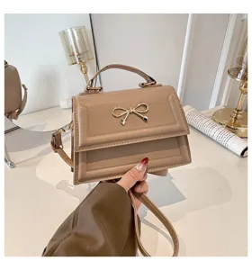 Élégant sac à main pour femme kaki avec un joli nœud en métal pour le quotidien.