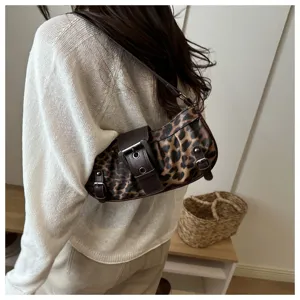 Bolso de hombro con estampado de leopardo para mujer, elegante bolso hobo baguette con hebillas.