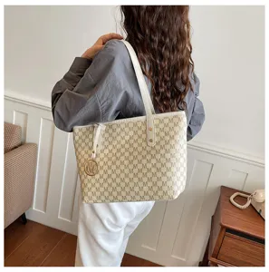 Große Monogramm Damen Shopper Tasche, elegante Schultertasche für Pendler und Alltag.