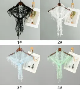 Elegante set van kanten mesh driehoekige sjaals in vier kleuren voor bruidsmode