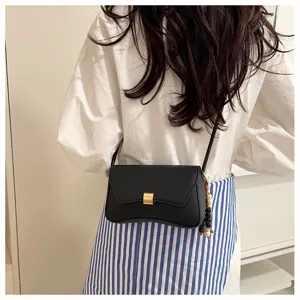 Borsa a tracolla nera tinta unita stile coreano dettaglio, piccola borsa quadrata versatile e chic.
