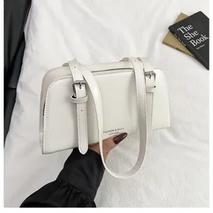 Weißes Leder unterarm Umhängetasche für Damen, schlichte vielseitige modische Handtasche.