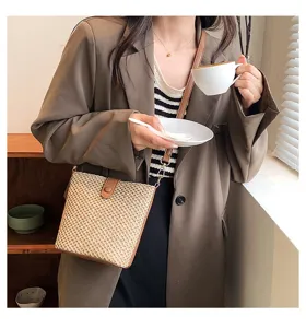 Summer straw woven bucket bag for women, stylish casual single shoulder crossbody bag.