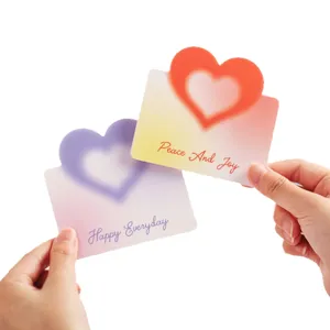 Carte de vœux créative en forme de cœur carte postale message diy pour anniversaire et fête.