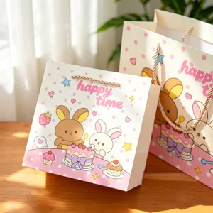 Süße Hasen Geschenktüte aus Papier für Geburtstag, kreatives Design für Kinder und Freunde.