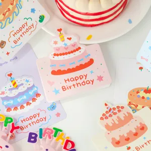 Jolie carte de vœux pliante d'anniversaire avec illustration dessinée à la main