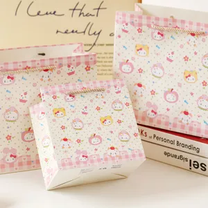 Joli Sac Cadeau Dessin Animé Chat Lapin Sac Cabas en Papier Épaissi Imprimé Fraise À Carreaux Rose Boîte de Rangement Organisateur Pour Fête d'Anniversaire Festivals