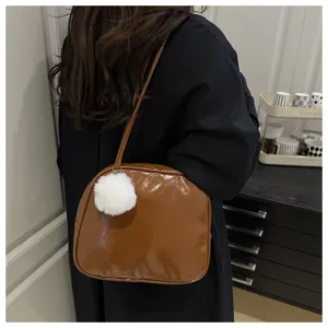 Borsa a tracolla minimalista testurizzata retrò per autunno inverno, borsa stile bowling chic.