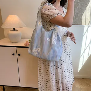 Floral embroidered canvas shoulder bag for women, sweet summer casual tote handbag.