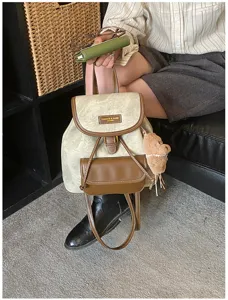 Vintage Kontrastfarbe Rucksack mit Fronttasche und süßem Bärenanhänger für den Alltag.