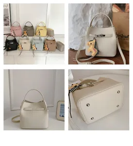 Elegante Beuteltasche mit Litchi-Muster, Henkel, Schloss-Schnalle und süßem Pferde-Anhänger.