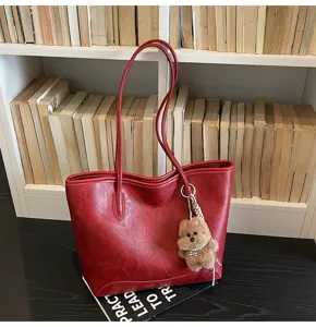 Bolso tote rojo de piel gran capacidad bolso de hombro casual elegante con osito