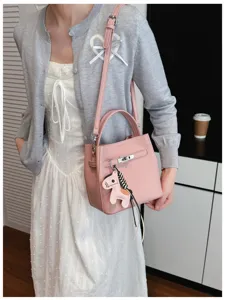 Rosa Litschi Muster Leder Beutel Tasche, schicke Handtasche mit Schultergurt und Anhänger.