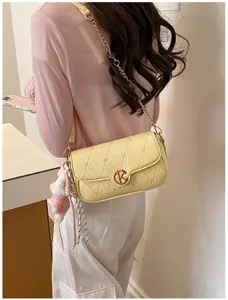 Bolso de hombro acolchado para mujer elegante cartera con cadena de PU sintético chic de moda.