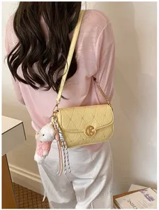 Bolso de hombro acolchado elegante para mujer, bolso cruzado moderno con cadena fina.