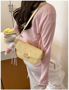 Bolso de hombro acolchado elegante para mujer, bolso cruzado de cuero sintético con cadena.