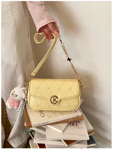 Bolso de hombro acolchado elegante para mujer, bolso cruzado de cuero PU de moda.