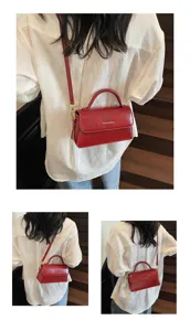 Vue détaillée de sac à bandoulière en cuir vernis rouge avec fermeture dorée et rabat.