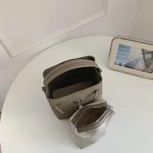 Elegante Eimer Tasche mit Beutel in Litchi Textur für Damen, perfekt für den täglichen Look.