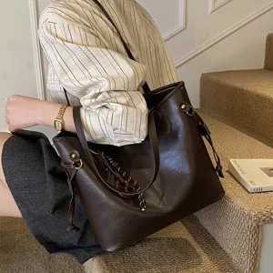 Minimalist commuter tote bag for women, large capacity stylish soft leather shoulder bag.