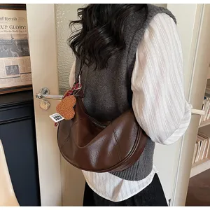Retro brown dumpling shoulder bag detail view, stylish commuter large capacity niche design.