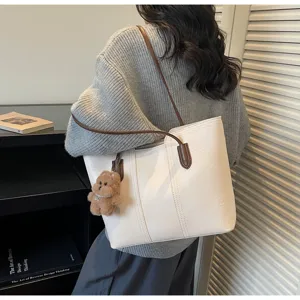 Borsa a tracolla retro da donna elegante shopper casual con grazioso ciondolo orsetto.