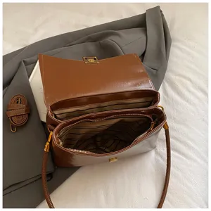 Borsa a tracolla in pelle cerata da donna, elegante borsa vintage sotto ascella con patta.
