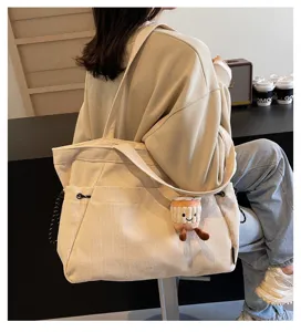 Borsa shopper in corduroy casual con simpatico ciondolo in peluche, grande capacità per scuola e lavoro.