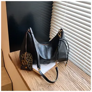 Black PU leather shoulder bag for women, vintage hobo crossbody bag with chic chain strap.