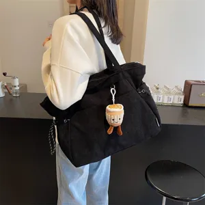 Borsa Tote in Velluto a Coste Grande Capacità Borsa a Tracolla Casual Minimalista Con Ciondolo in Peluche Borsa da Commuter Autunno Inverno per Donna