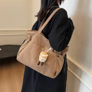 Borsa tote in velluto a coste da donna, grande borsa a spalla con ciondolo in peluche