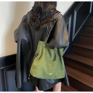 Retro suede chain drawstring tote bag for women, stylish green daily shoulder bag.