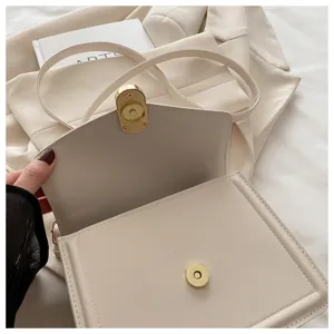 Sac bandoulière minimaliste pour femme, sac à main chic en cuir PU avec fermeture aimantée.