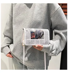 Sac bandoulière tendance imprimé journal avec chaîne pour femme, sac fourre-tout quotidien.