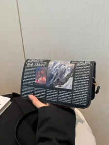 Sac bandoulière chaîne à motif journal pour femme, sac carré rétro tendance épaule.