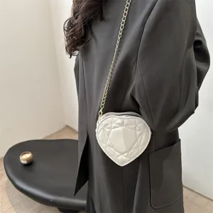 Stijlvolle witte gewatteerde hart crossbody tas met gouden ketting voor dames mini chic