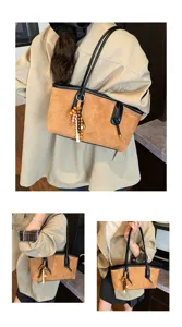 Borsa a tracolla in camoscio marrone da donna, borsa tote vintage con elegante finitura nera e perline.