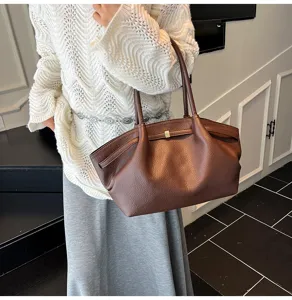 Elegante borsa shopper marrone in pelle da donna, capiente borsa a spalla casual per il lavoro.