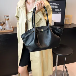 Elegante borsa shopper nera in pelle da donna, grande borsa a spalla casual ideale per lavoro.
